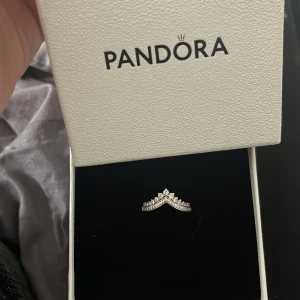 Pandora ring i silver  - Helt oanvänd ring i silver, jättefin. 