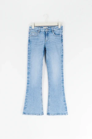 Ljusblåa jeans  - Säljer dessa jeansen från gina young i storlek 152. Andvänt några gånger men inga synliga tecken eller fläckar!