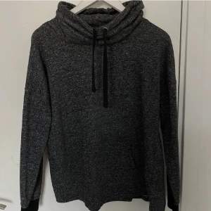 Mörkgrå träningströja  - Superskön hoodie för träning eller som myskläder! 
