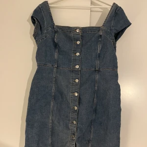 Jeans klänning  - Klänning från hm bra skick 