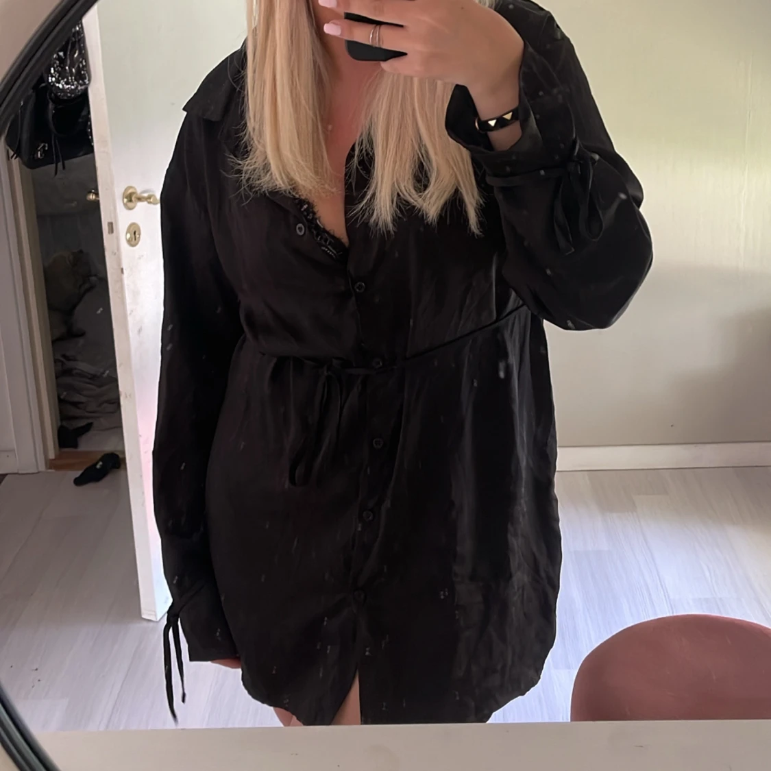 svart sidenklänning  - 90