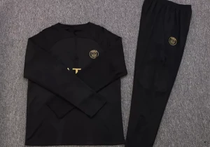 Tracksuit  - Här finns det 3 stycken utan över 50 olika produkter. Finns fler alternativ på vår Instagram, du kan köpa bara tröjan ifall det är din önska🤗