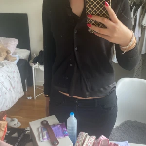 Svart kofta  - Svart kofta, bra skick hör av er vid intresse🫶🏻