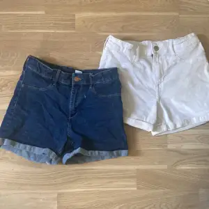Två pack jeans shorts blåa och vita 