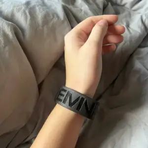 (köpt 2018) mmlp2 armband köpt från eminems officiella hemsida