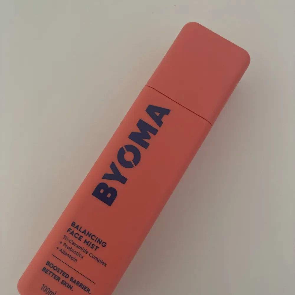 Säljer min BYOMA Face Mist. Köpt i början av denna månaden, ungefär halva kvar. Lite mer. Säljer pga. att min hud har börjat reagera på den. Aldrig rörd vid mitt ansikte eller hud.. Övrigt.