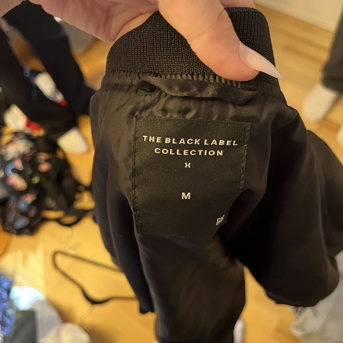 Svart bomber jacka  - 91