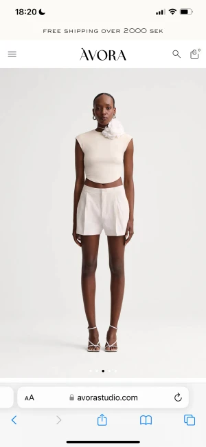 Oanvänd Avora top - Off white ”Donna top” från Avora i strl xs Aldrig använd och säljes då den inte kommer till användning🩷Nypris 600kr