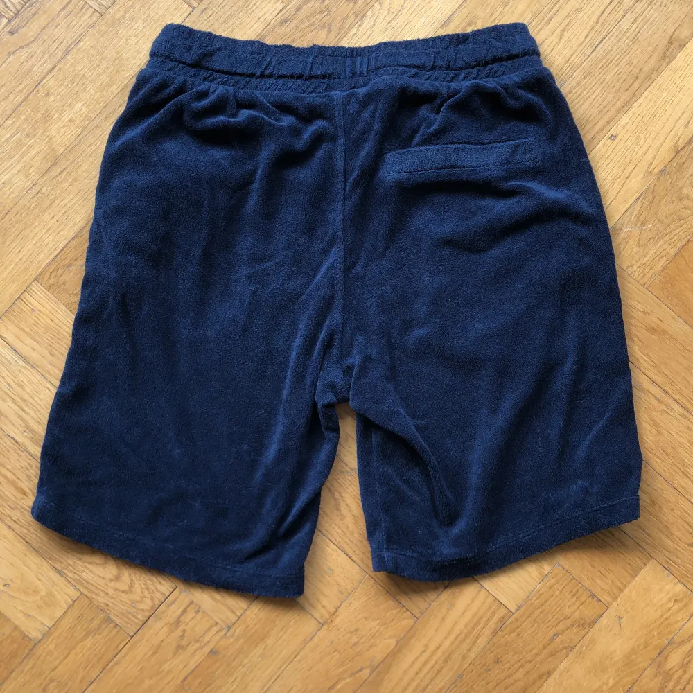 Säljer dessa trendiga och populära frotté shorts ifrån Kappahl. Skick: 8/10. Shorts.