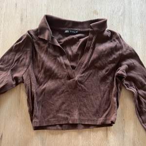 En brun tröja från Zara i storlek S. Säljer för 100 kr inkl frakt❤️