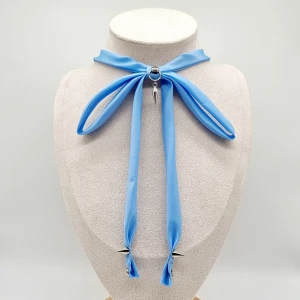 Handgjort rosett  - Handgjort rosett och exklusiv design. Gjord i bra kvalitet ●Material: textil-, rostfritt stål, zinklegeringar. Längden är justerbar-51cm ,höjd-19cm 