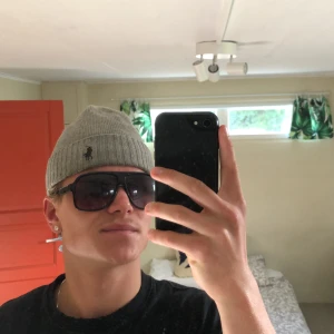 Polo Ralph Lauren mössa  - Tjena, säljer denna mössa inför vintern.  Con 8/10 inga skador men har vart med två säsonger.  Hör av dig vid fler frågor 🙏