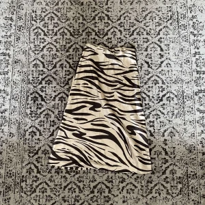 söt kjol - jätte söt kjol från lindex i bra skick 💕