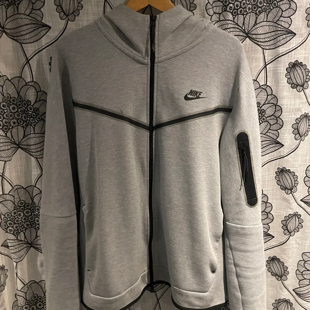 Nike tech fleece tröja grå Skick 9/10. Tröjor & Koftor.