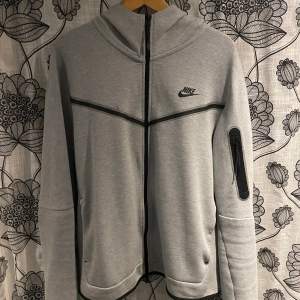 Nike tech fleece tröja grå Skick 9/10