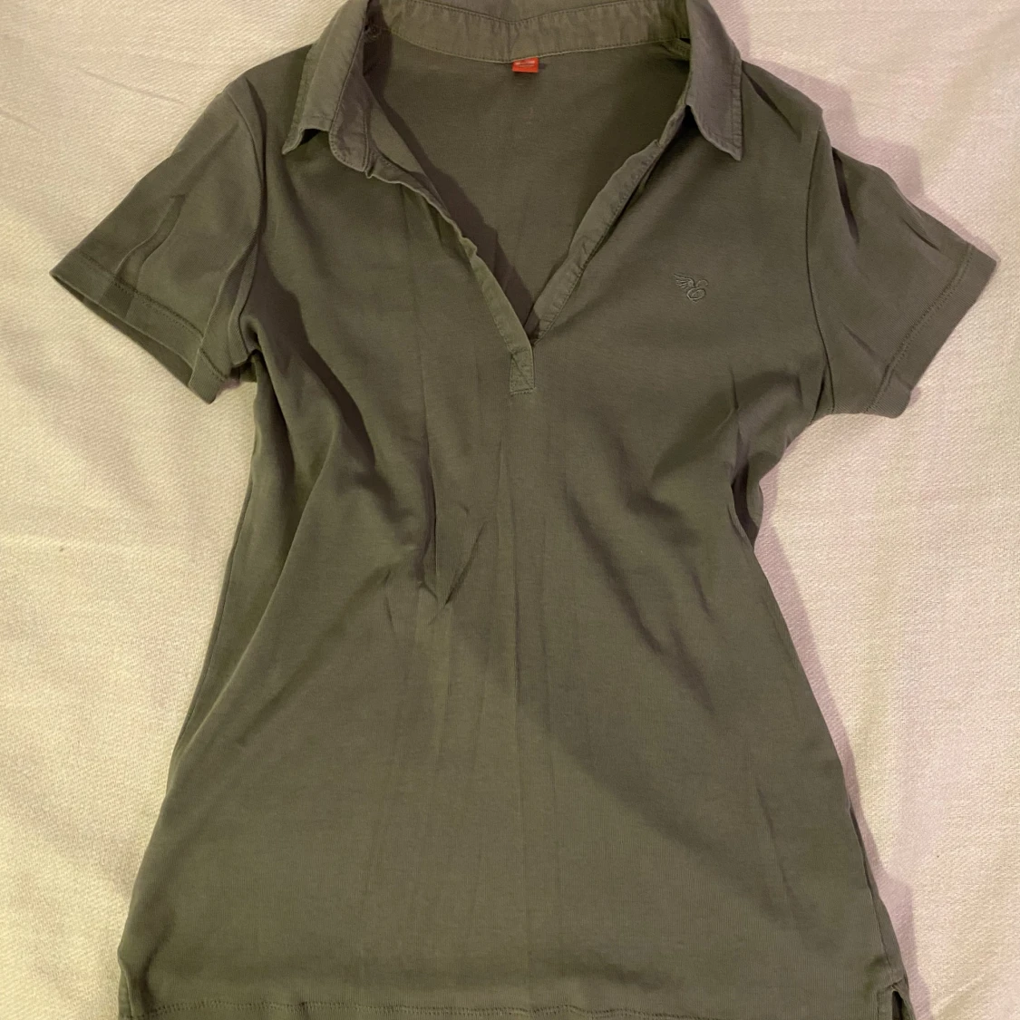 Olivfärgad pikétröja