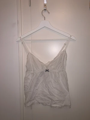 Odd molly topp - Fin oddmolly topp men säljs för att den inte kommer till andvändning! Fint skick, stryks även om den säljs🌸