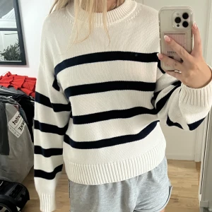 Stickad tröja - Jätte fin stickad tröja från bikbok! Använd fåtal gånger, bra skick!💓