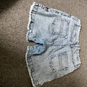 Säljer ett par jeans shorts i bra skick!