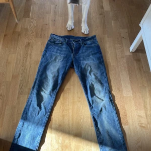 Levi’s 511 - Väldigt bra skick och snygg färgning men för smala för min stil så hoppas att någon annan har användning för dem.