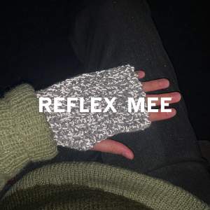 På @reflex_mee (insta) kommer jag sälja virkade handledsvärmare i reflex👀perfekt nu till vintern, dom är varma, mjuka och man syns🫶🏽🫶🏽