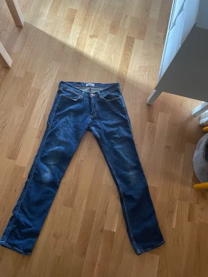 Acne studios slim jeans  - Toppskick, säljer pga att passformen inte passar min personliga stil