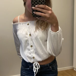 Topp - Blus från pieces i stl s, nyskick. Säljer för 45kr+frakt💓