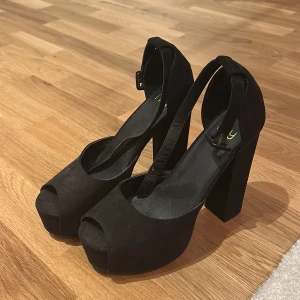 Klackskor från nelly - Fina klackskor från Nelly 🩷