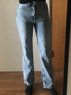 Jeans - Ett par ljusblåa jeans. Aldrig använda!