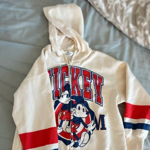 Mickey mouse huvtröja  - Väldigt bra skick