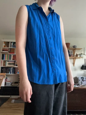 kortärmad blus - aldrig använd, prislappen är t.om kvar