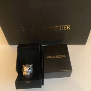 Maria Nilsdotter ring - Skit cool!!