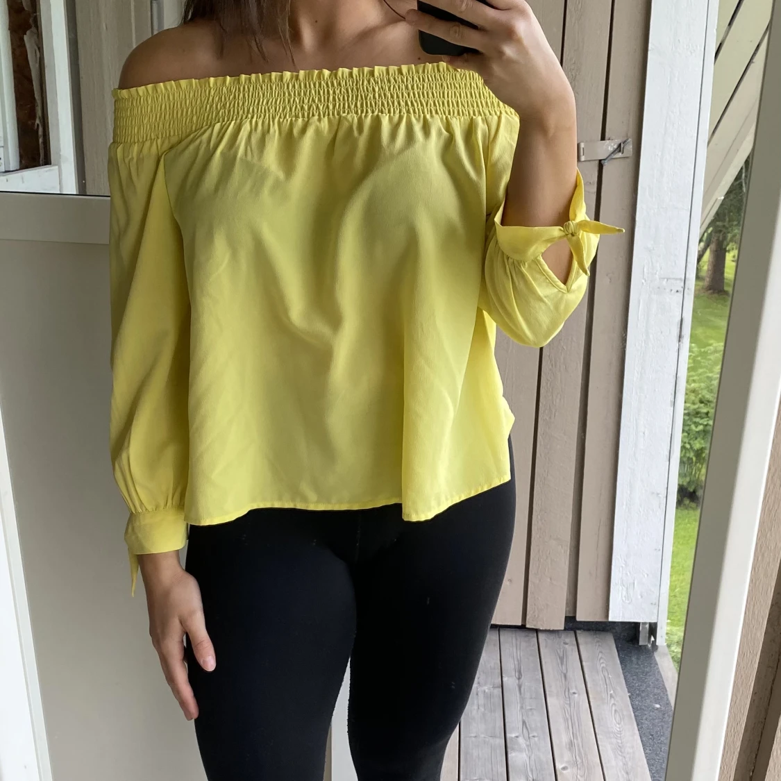 Off shoulder blus