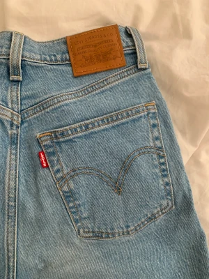 Ribcage straight Levis - mycket fint skick:) modellen heter Ribcage Straight