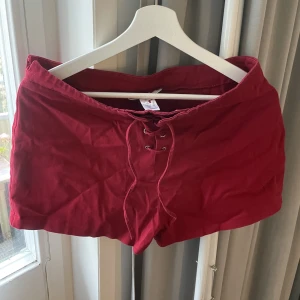Okänt märke - shorts - Vill du vara den coolaste på stan? Då är dessa för dig. De häftigaste finaste shortsen som tyvärr inte går på längre. 
