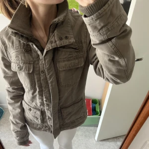 Vårjacka - Så cool vintage höstjacka!🤎passar både en xs och s
