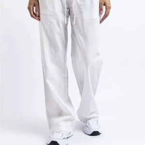 Linnebyxor, Madlady  - Säljer dessa linnebyxor (strl s, tall) då dom var för stora för mig! Därav endast provade🥰 Kan gå ner i pris vid snabb affär💗  