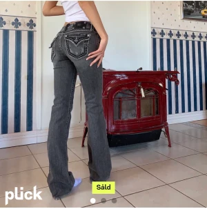 miss me jeans - super fina gråa miss me jeans, säljer då jag inte får någon användning för dem, start pris 500kr, bud på 750kr, midjemått: 35 cm rakt över inerbenslängd: 81,5 cm