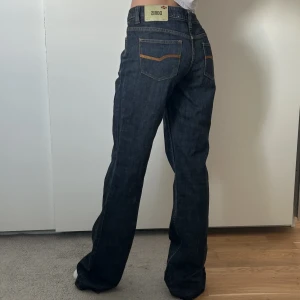 Lågmidjade jeans - Jättesnygga lågmidjade jeans! Midja 39 cm rakt över, innerben 85 cm