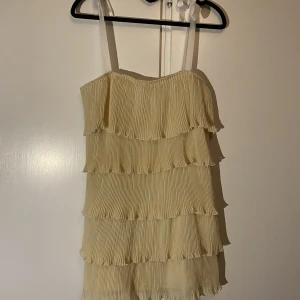 Klänning  - Säljer min favvo klänning som bara används två gånger💕