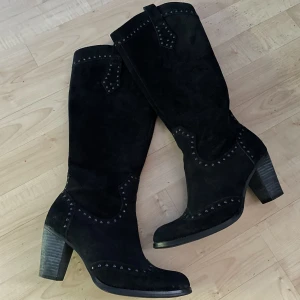 Cowboy boots - Fina cowboy boots som inte kommer till användning längre 