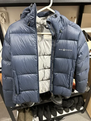 Vinterjacka sailracing - ny skick, använd endast några gånger. köpt för 2000 säljs för 500