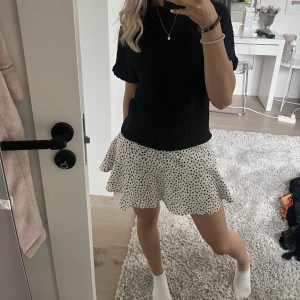 Kjol - Kjol ifrån stradivarius med shorts under(ingets som syns)🩷