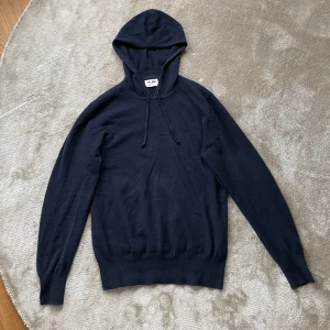 Kashmir Hoodie - En riktigt skön och snygg Kashmir hoodie från Soft Goat i storlek M (Jag är 189cm) Nypris: 3295kr