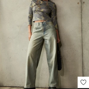 Jaded london jeans  - Ett par jätte snygga Liw Rise relaxed fit jaded london jeans! Helt nya  - Aldrig använda då dom var för små för mig ❤️❤️  - Orginal pris: 1215 men säljer för 850 PRIS kan diskuteras vid snabba köp!! 