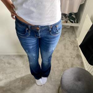 Säljer nu mina Ltb jeans i modellen ” Valerie ” ❣️ Använda typ 2-4 gånger så inprincip nya!! 550kr ( fri frakt ) ❣️ 