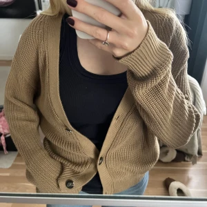 Kofta - Väldigt skön stickat tröja, fint skick och sparsamt använd 💞