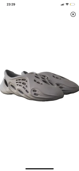 Yeezy Foam Runner - .