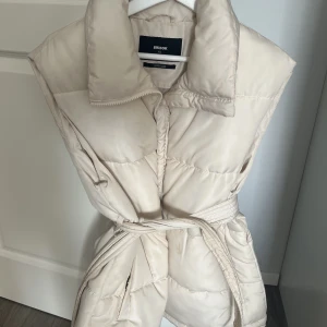 VÄST - Väst mot hösten!! Från bikbok. Storlek Xs