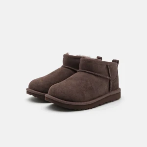 Uggs - Säljer denna modellen stl 36. HELT NYA. ÄKTA. Du får med förpackningen & allt! 🩷